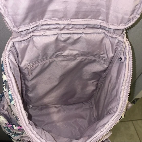 Vera Bradley Fresh-cut Floral Essential Featherweight Rusack - Picture 3 of 12